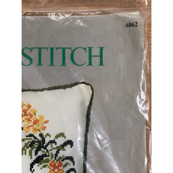 CM Cross Stitch Kit 6862 Pillow Cover ButterFly - Picture 3 of 4